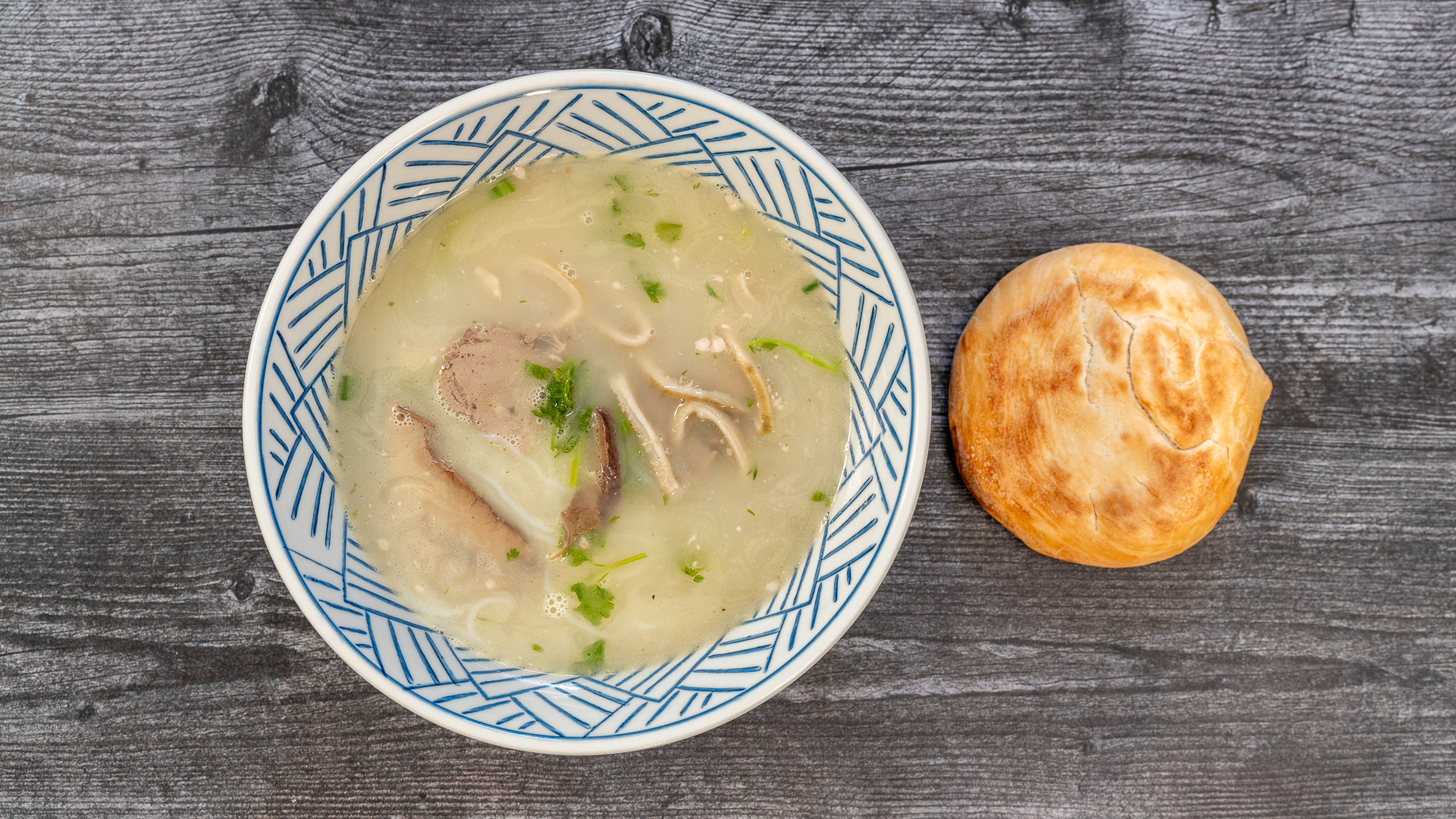 Home town flavor assorted lamb soup （羊杂汤配白吉馍）