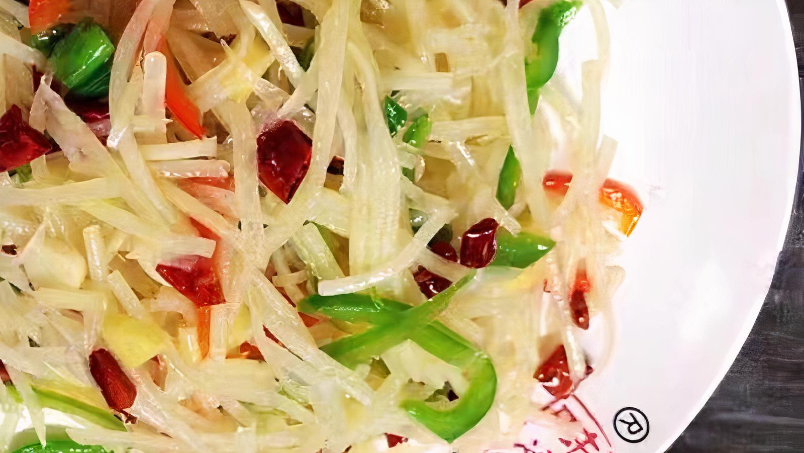 Stir-Fried Shredded Potatoes w/ Chili Pepper （酸辣土豆丝）